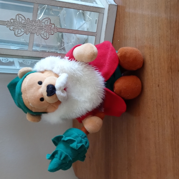 Pooh bear Christmas beanie - Picture 1 of 4